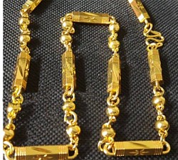 Men imitate gold necklace